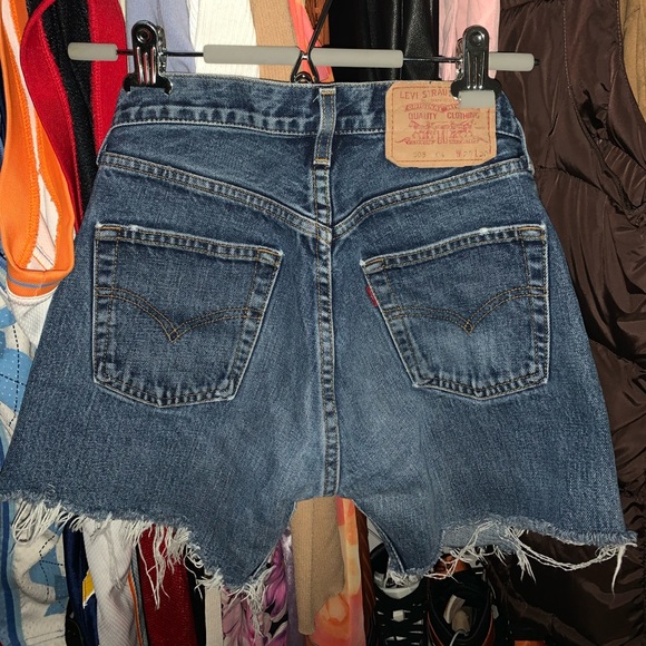 Levi’s 505 High Waisted Shorts (Mid thigh) - Picture 2 of 3